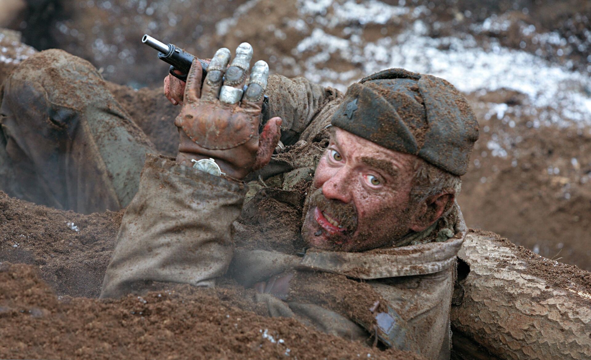 Никита Михалков в роли Котова на съемочной площадке фильма Утомленные солнцем-2 Никита Михалков в роли Котова на съемочной площадке фильма Утомленные солнцем-2 - РИА Новости, 1920, 31.10.2025