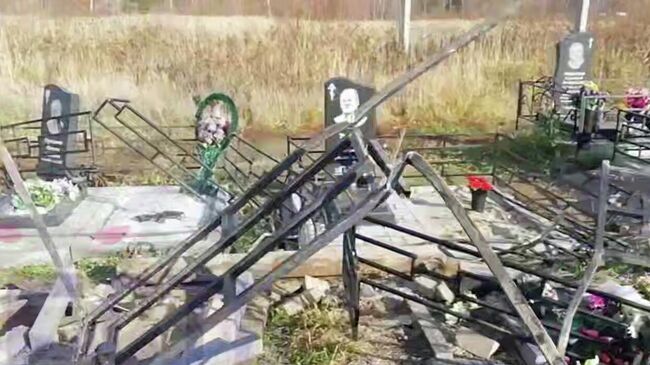 Последствия ДТП на Осташинском кладбище Ярославля. Кадр видео из соцсетей