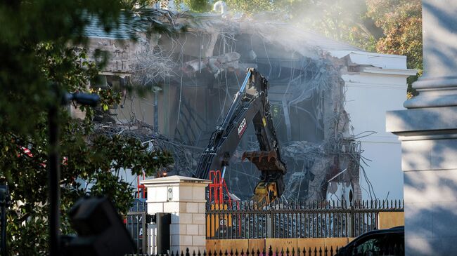 Снос фасада восточного крыла Белого дома в Вашингтоне. 21 октября 2025