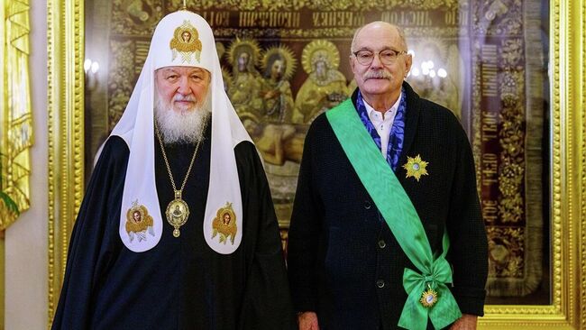Патриарх Кирилл наградил Никиту Михалкова орденом Славы и чести I степени