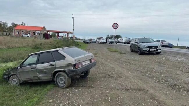 Последствия ДТП с участием четырех автомобилей в Дагестане