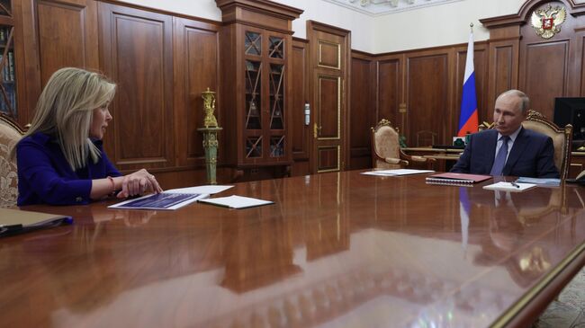 Путин на встрече с главой Росприроднадзора Радионовой