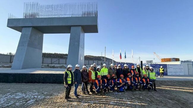 Первую опору Ленского моста возвели на строительной площадке в Якутии
