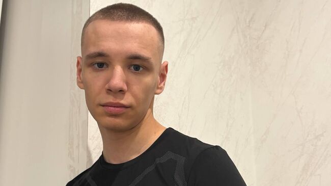 Уличный музыкант Женька Радость (Евгений Михайлов) Уличный музыкант Женька Радость (Евгений Михайлов)