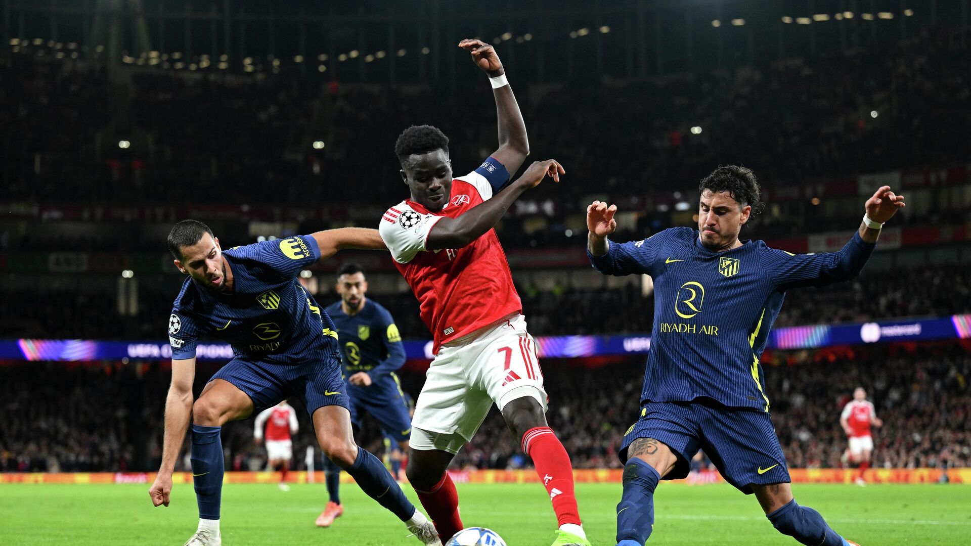 Эпизод матча ЛЧ Арсенала против Атлетико - РИА Новости, 1920, 21.10.2025