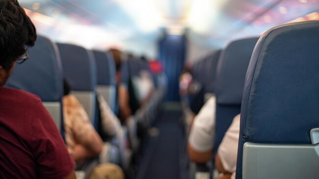 Пассажиры в самолете