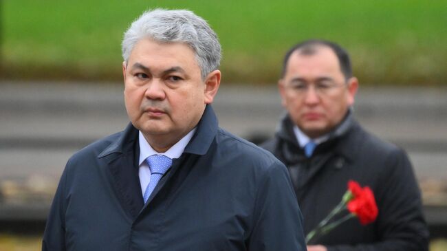 Глава МИД Казахстана Ермек Кошербаев на церемонии возложения венка к Могиле Неизвестного Солдата в Москве Глава МИД Казахстана Ермек Кошербаев на церемонии возложения венка к Могиле Неизвестного Солдата в Москве