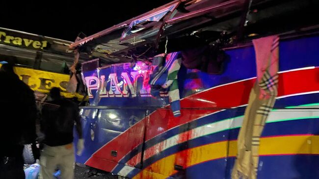 Последствия ДТП с участием четырех автомобилей в Уганде