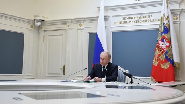 Президент РФ, верховный главнокомандующий ВС РФ Владимир Путин проводит тренировку стратегических ядерных сил с привлечением их наземной, морской и авиационной составляющих. 22 октября 2025