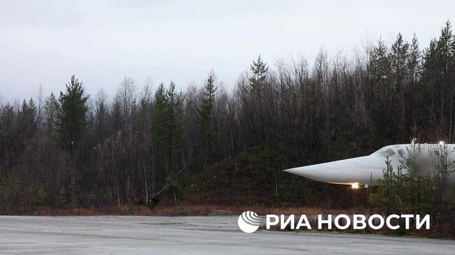 Плановый полет дальних бомбардировщиков Ту-22м3 ВКС России над нейтральными водами Балтийского моря