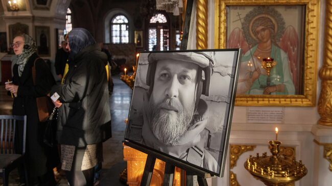 Прощание с военным корреспондентом РИА Новости Иваном Зуевым, погибшим от удара беспилотника ВСУ, в Тюмени Прощание с военным корреспондентом РИА Новости Иваном Зуевым, погибшим от удара беспилотника ВСУ, в Тюмени