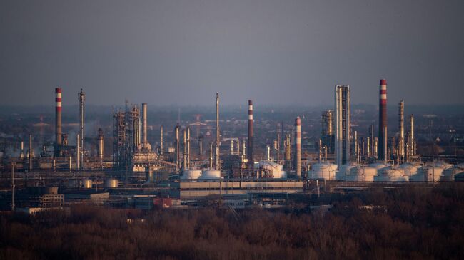 Нефтеперерабатывающий завод в Братиславе