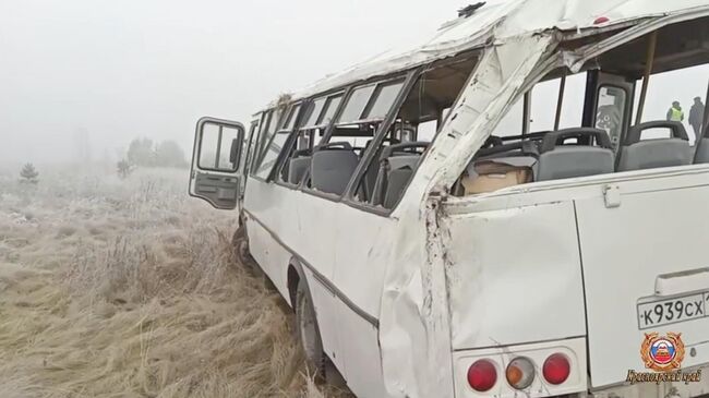 Последствия ДТП с участием автобуса в Шушенском районе на юге Красноярского края