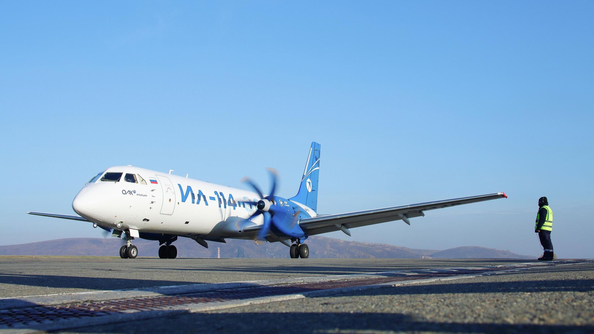 Сертификационные спассажирского самолета Ил-114-300 на базе аэропорта Горно-Алтайска Сертификационные спассажирского самолета Ил-114-300 на базе аэропорта Горно-Алтайска - РИА Новости, 1920, 19.11.2025