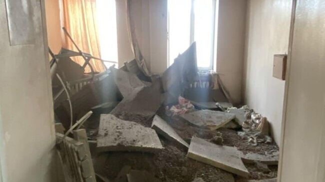 Последствия обрушения потолочных конструкций в детской городской больнице в Новосибирске