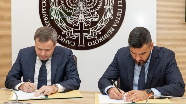 Генеральный директор ООО Артселленс Илья Бардин-Денисов и проректор по научной работе СПбПУ Юрий Фомин