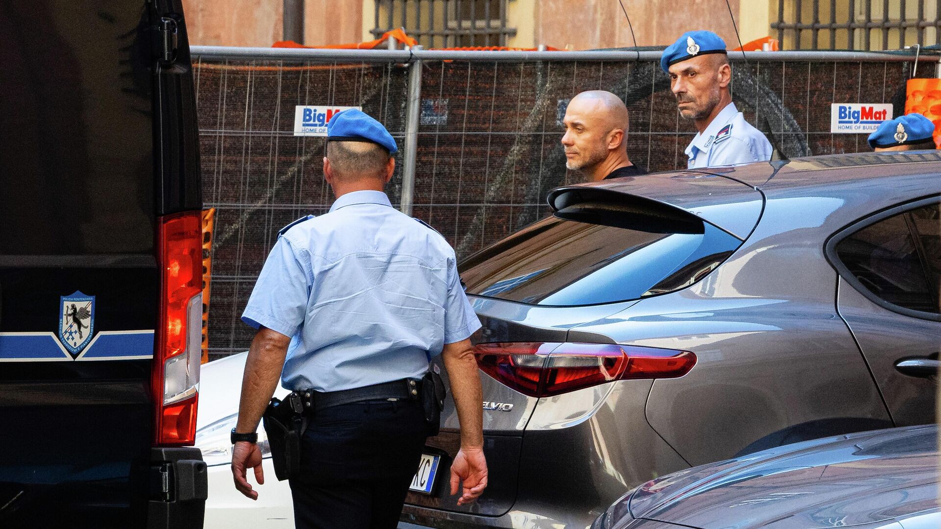 Сергей Кузнецов после заседания суда в Болонье - РИА Новости, 1920, 23.10.2025