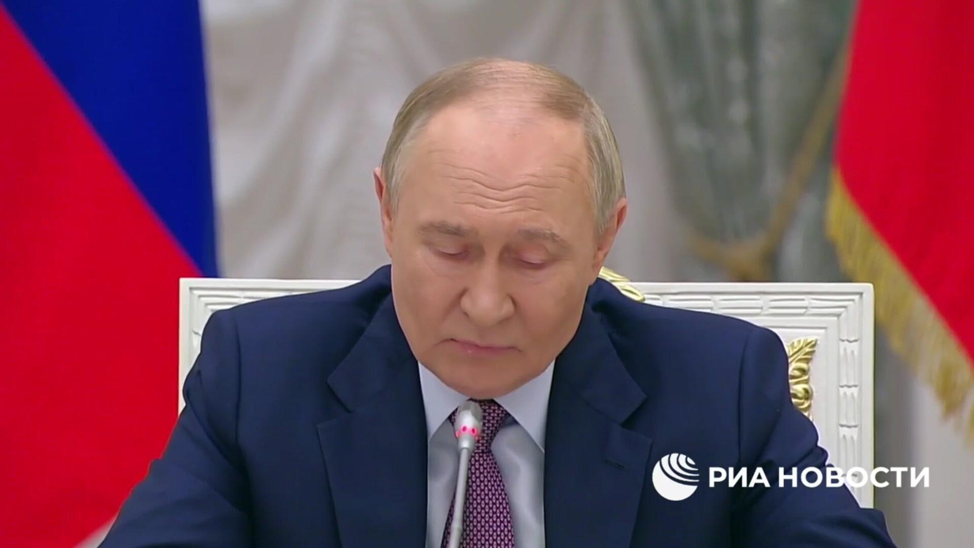 Путин: Многодетные семьи должны стать нормой для России Путин: Многодетные семьи должны стать нормой для России - РИА Новости, 1920, 23.10.2025
