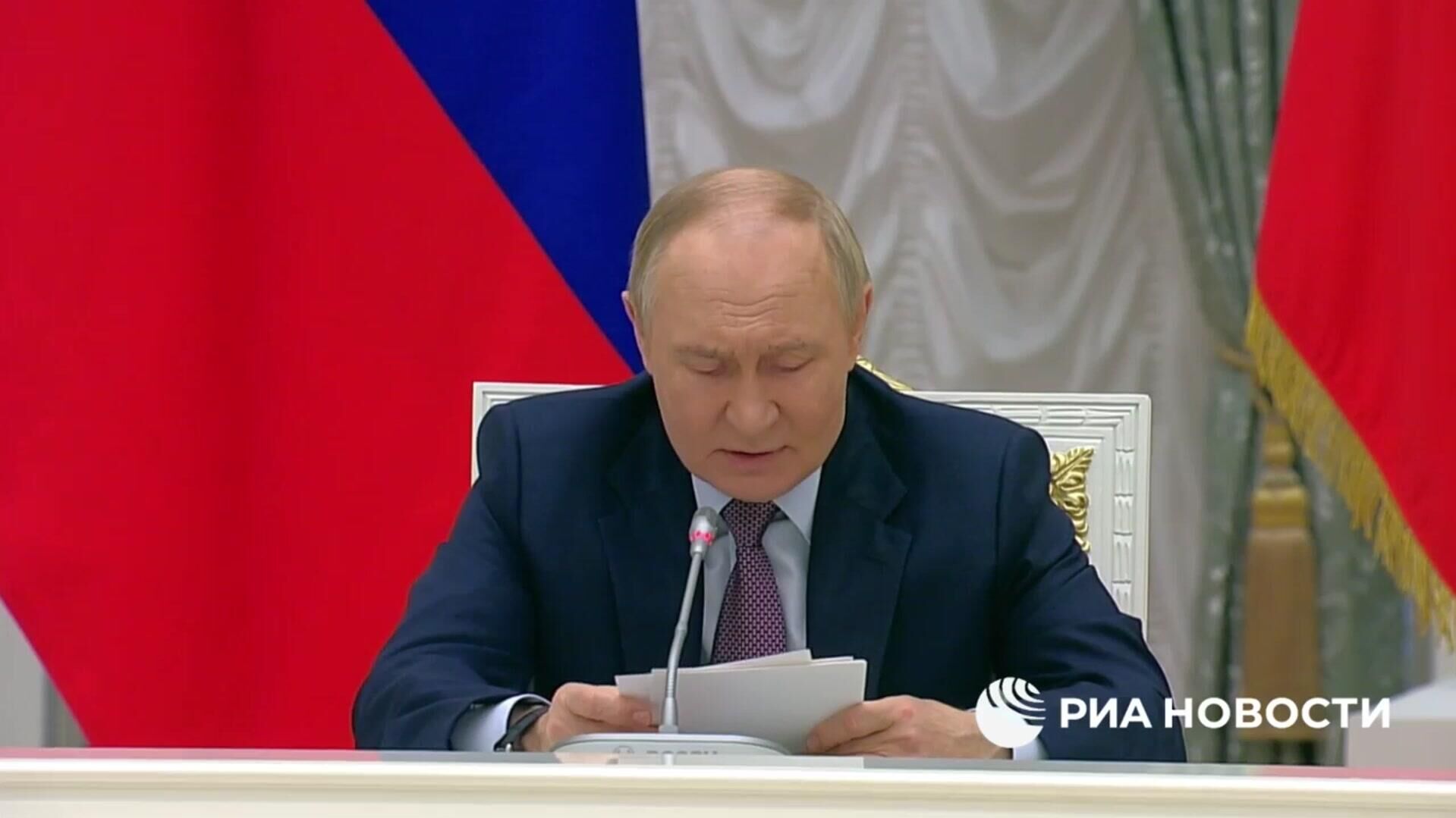 Путин: рождение ребенка – это личное решение каждой семьи, не должно быть никакого давления - РИА Новости, 1920, 23.10.2025