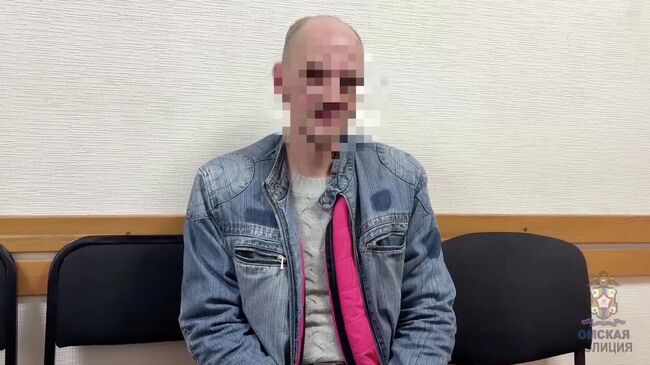 Мужчина, который в женской одежде и парике пытался взломать замки, задержан