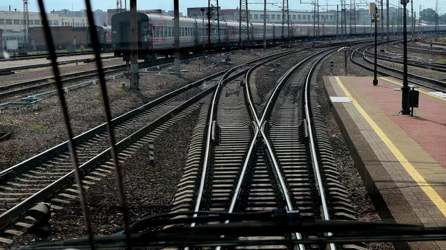 Вид из кабины пассажирского электропоезда