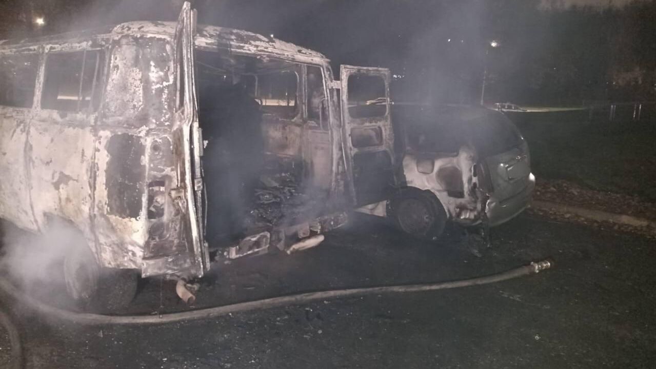 Последствия пожара на парковке на юго-западе Москвы