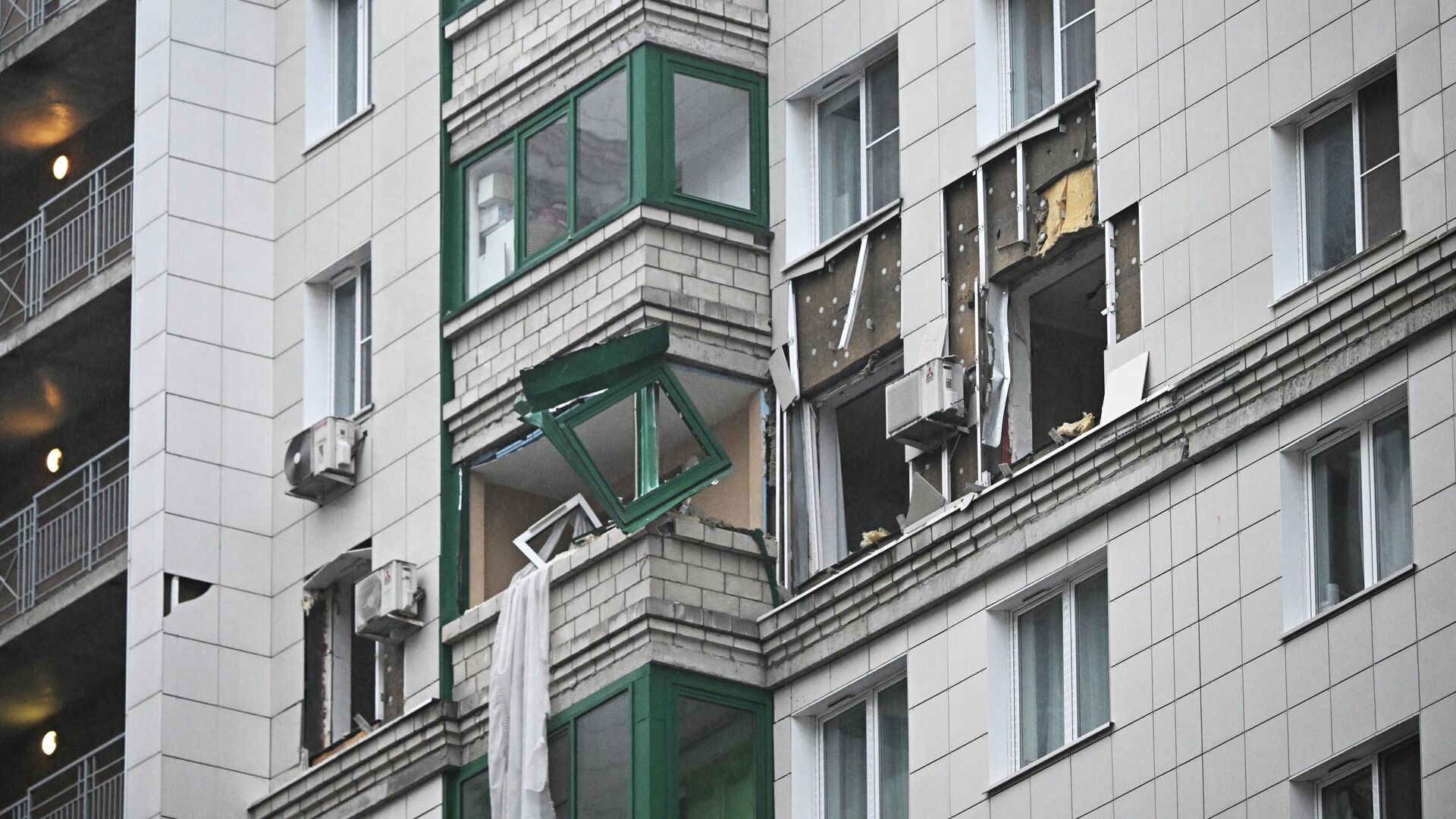 Последствия попадания БПЛА в жилой дом в подмосковном Красногорске - РИА Новости, 1920, 24.10.2025