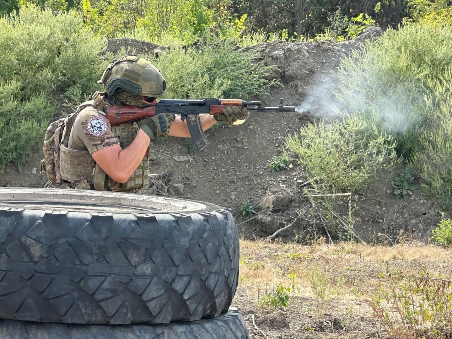 Бойцы отряда имени Александра Матросова тренируются на полигоне Бойцы отряда имени Александра Матросова тренируются на полигоне