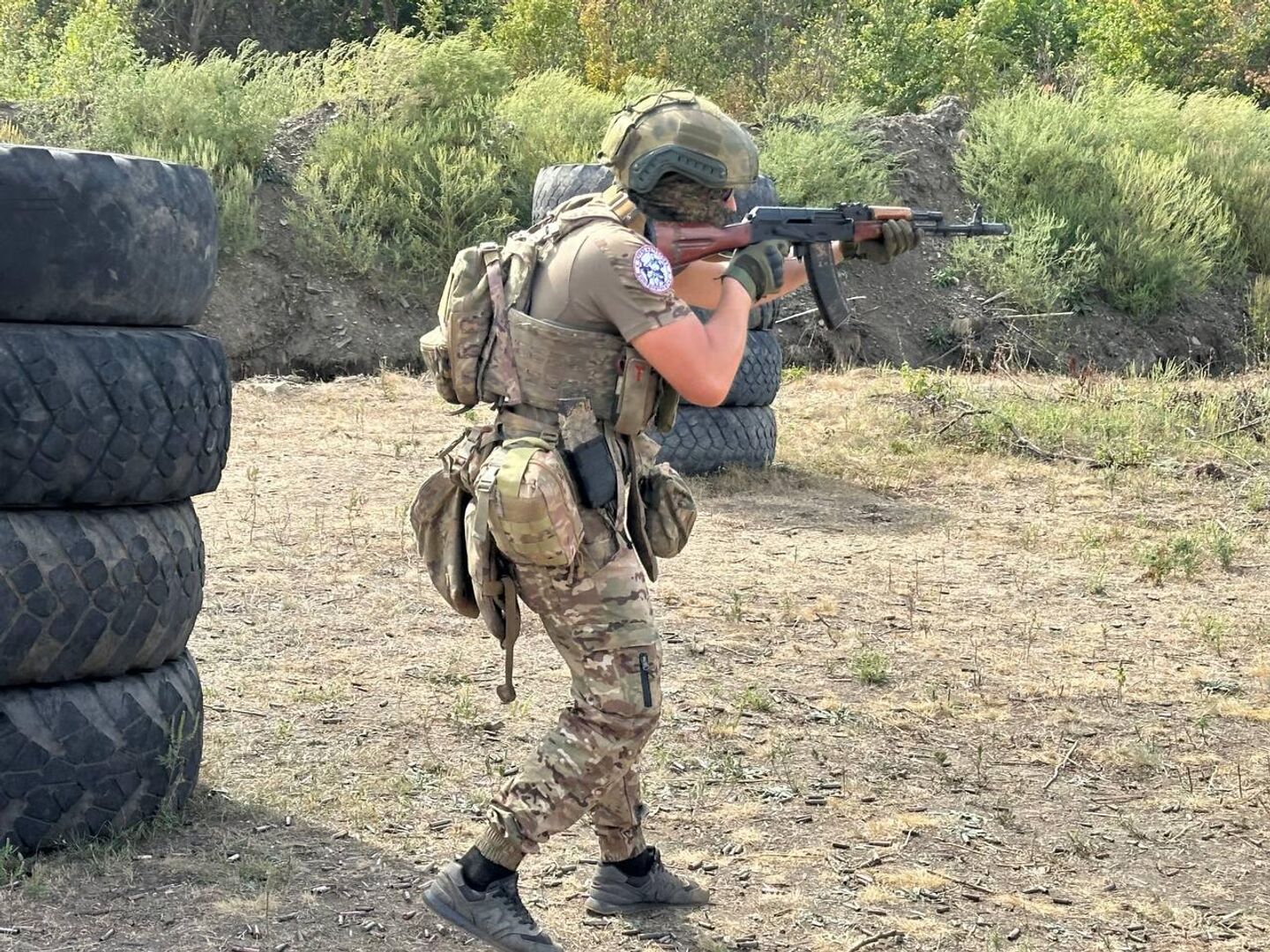 Бойцы отряда имени Александра Матросова тренируются на полигоне Бойцы отряда имени Александра Матросова тренируются на полигоне