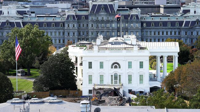 Работы по сносу восточного крыла Белого дома. 23 октября 2025