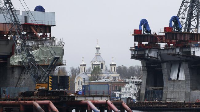 Строительная площадка Большого Смоленского моста в Санкт-Петербурге Строительная площадка Большого Смоленского моста в Санкт-Петербурге