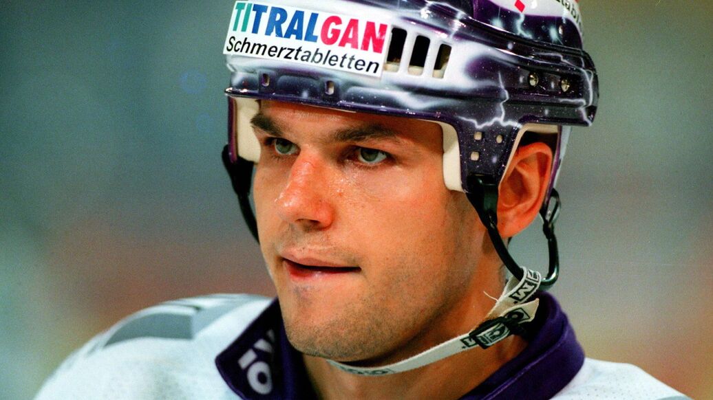 Дрожал на границе: украинский хоккеист предал всех и сбежал из Киева