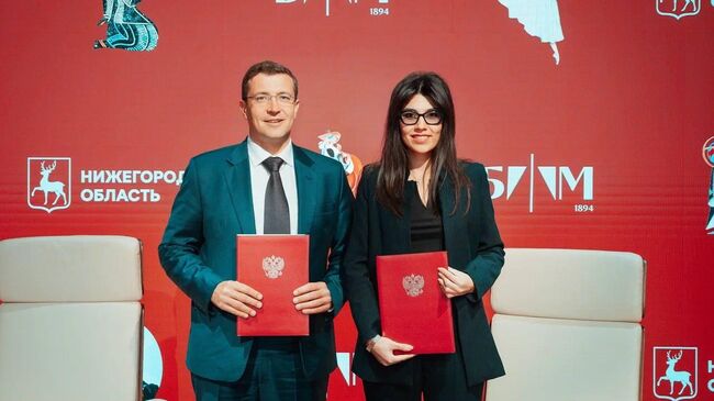 Генеральный директор Бахрушинского театрального музея Кристина Трубинова и губернатор Нижегородской области Глеб Никитин Генеральный директор Бахрушинского театрального музея Кристина Трубинова и губернатор Нижегородской области Глеб Никитин