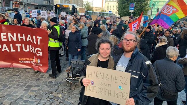 Участники демонстрации в немецком городе Билефельд Участники демонстрации в немецком городе Билефельд
