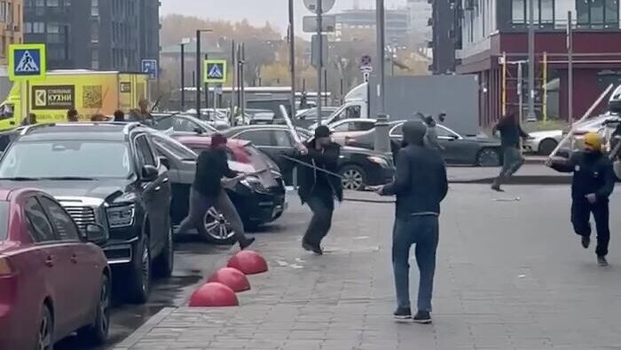 Полиция завела дело после массовой драки на юго-западе Москвы Полиция завела дело после массовой драки на юго-западе Москвы