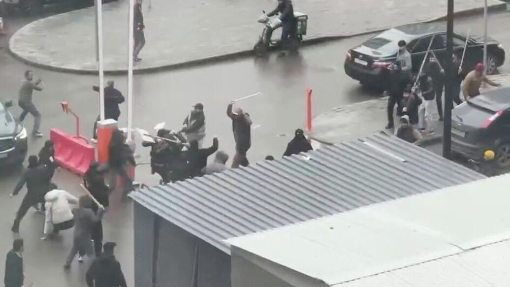 Более 80 человек доставили в полицию после конфликта на юго-западе Москвы