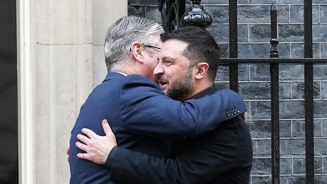 Владимир Зеленский и премьер-министр Великобритании Кир Стармер во время встречи в Лондоне. 24 октября 2025