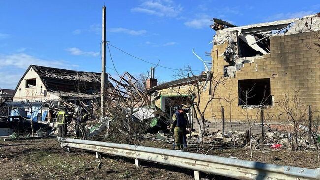 Последствия удара ВСУ по поселку Маслова Пристань Шебекинского округа. 26 октября 2025