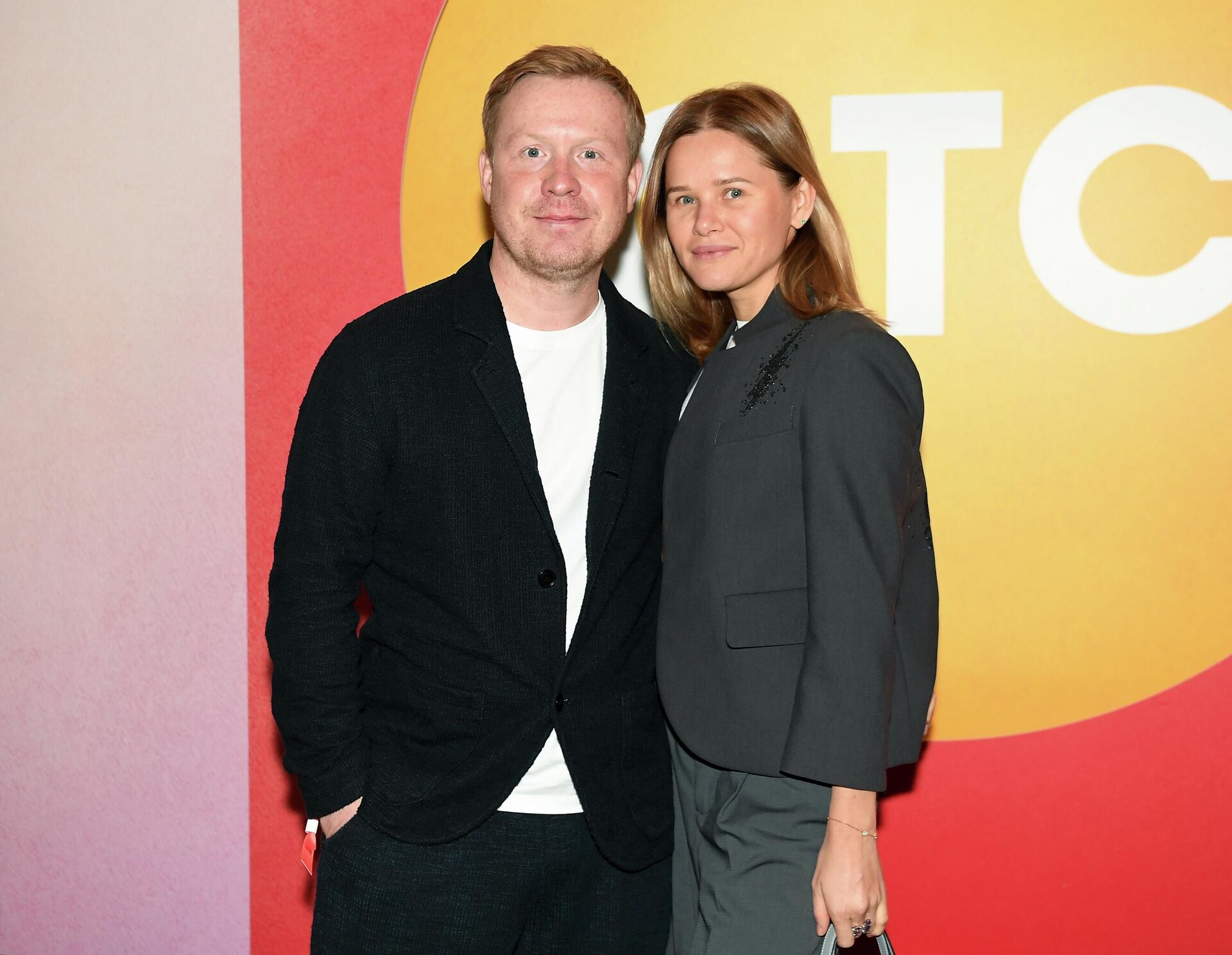 Актер Антон Богданов с супругой Лаурой Кемстач Актер Антон Богданов с супругой Лаурой Кемстач - РИА Новости, 1920, 26.10.2025