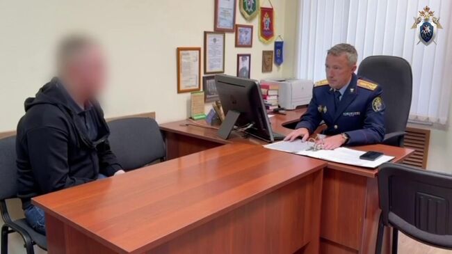 Задержанный мужчина в отделении СК РФ после попытки похитить футболиста Зенита