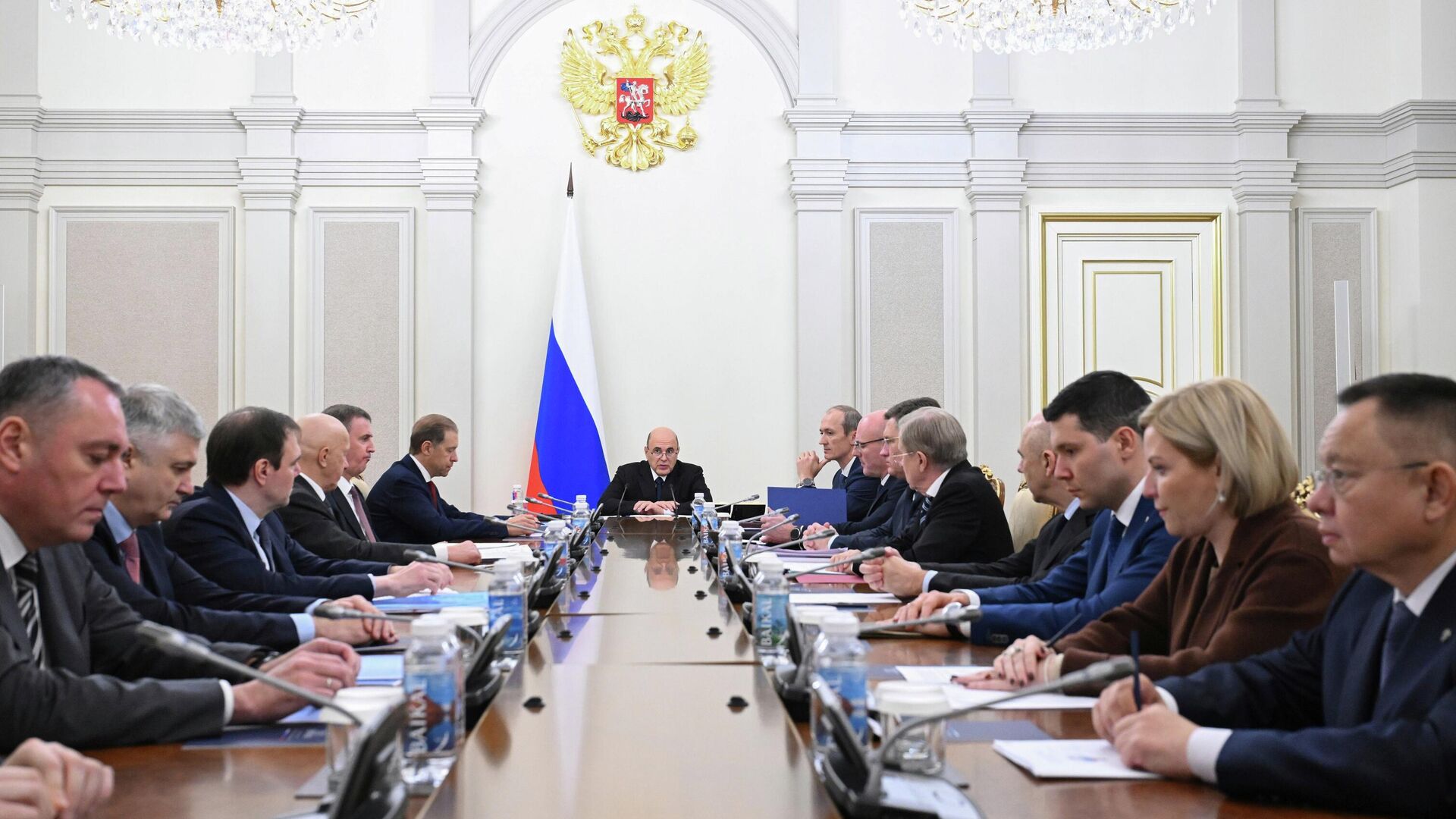 Председатель правительства РФ Михаил Мишустин проводит совещание с вице-премьерами - РИА Новости, 1920, 27.10.2025