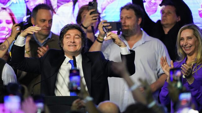 Президент Аргентины Хавьер Милей  после победы на промежуточных выборах в законодательные органы в Буэнос-Айресе, Аргентина. 27 октября 2025