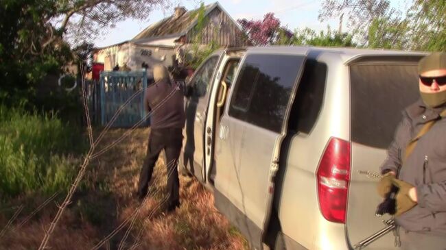 Кадры задержания за госизмену жителя Запорожской области