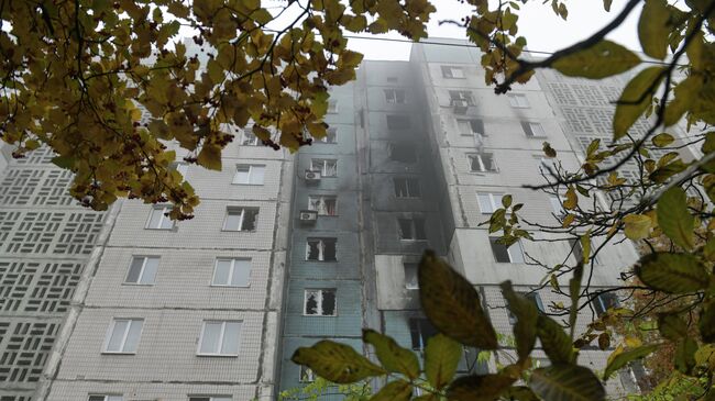 Фасад жилого дома после ночного обстрела ВСУ в Ленинском районе Донецка. 27 октября 2025 Фасад жилого дома после ночного обстрела ВСУ в Ленинском районе Донецка. 27 октября 2025