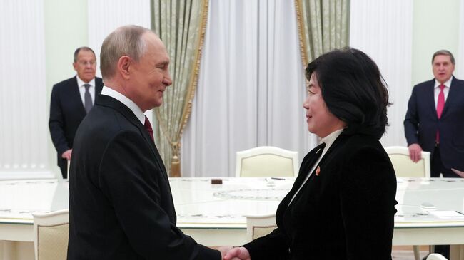 Президент РФ Владимир Путин и министр иностранных дел КНДР Сон Хи Цой во время встречи. 27 октября 2025 Президент РФ Владимир Путин и министр иностранных дел КНДР Сон Хи Цой во время встречи. 27 октября 2025
