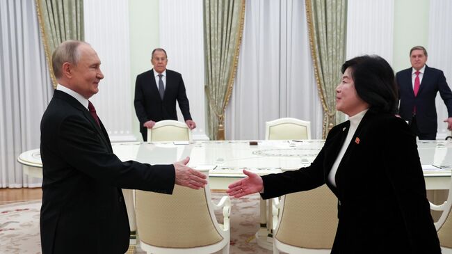 Президент РФ Владимир Путин и министр иностранных дел КНДР Сон Хи Цой во время встречи. 27 октября 2025 Президент РФ Владимир Путин и министр иностранных дел КНДР Сон Хи Цой во время встречи. 27 октября 2025
