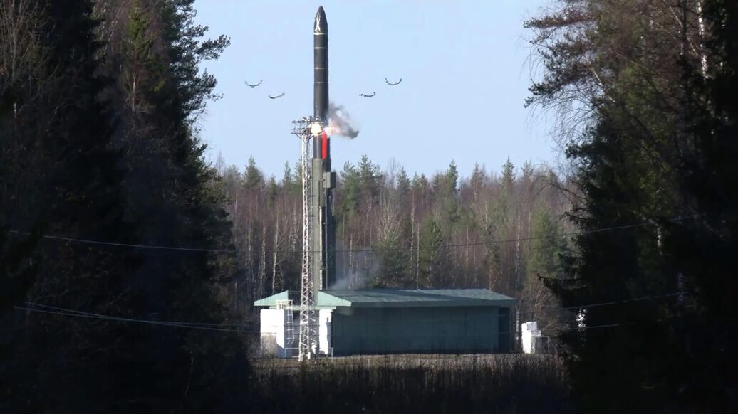 Межконтинентальные ракеты "Ярсов" загрузили в пусковые установки