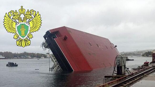 Плавучий кран перевернулся в Севастополе