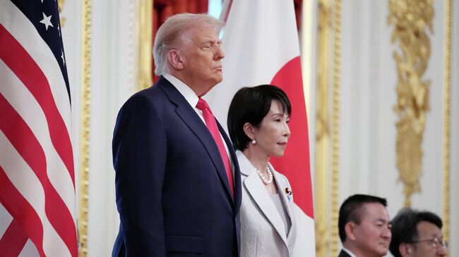 Президент США Дональд Трамп и премьер-министр Японии Санаэ Такаити во время встречи в Токио. 28 октября 2025