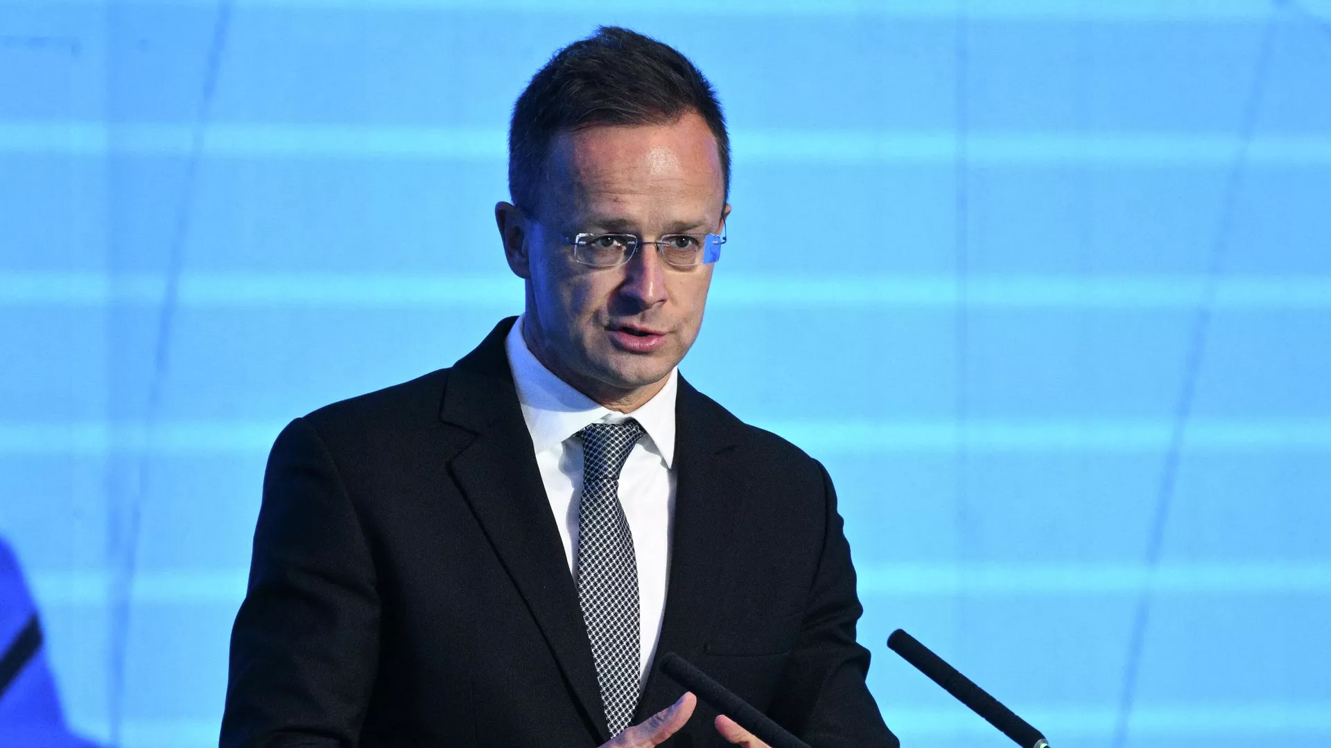 Сийярто заявил о желании ЕС отправить на Украину 200 млрд евро